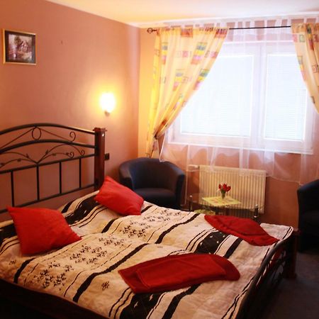 Garni Hotel Anne-Mary Piest'any Eksteriør bilde