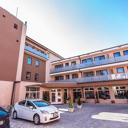 Garni Hotel Anne-Mary Piest'any Eksteriør bilde