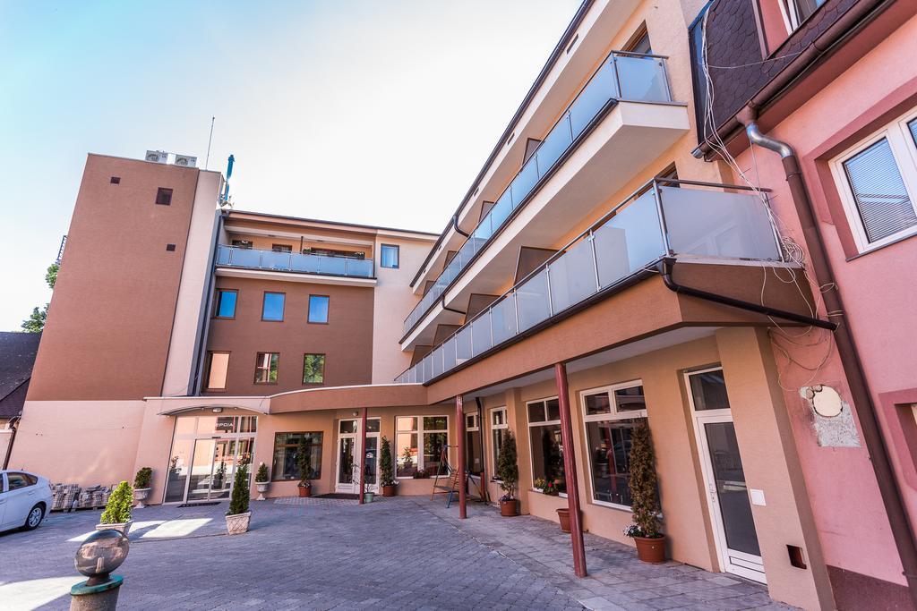 Garni Hotel Anne-Mary Piest'any Eksteriør bilde