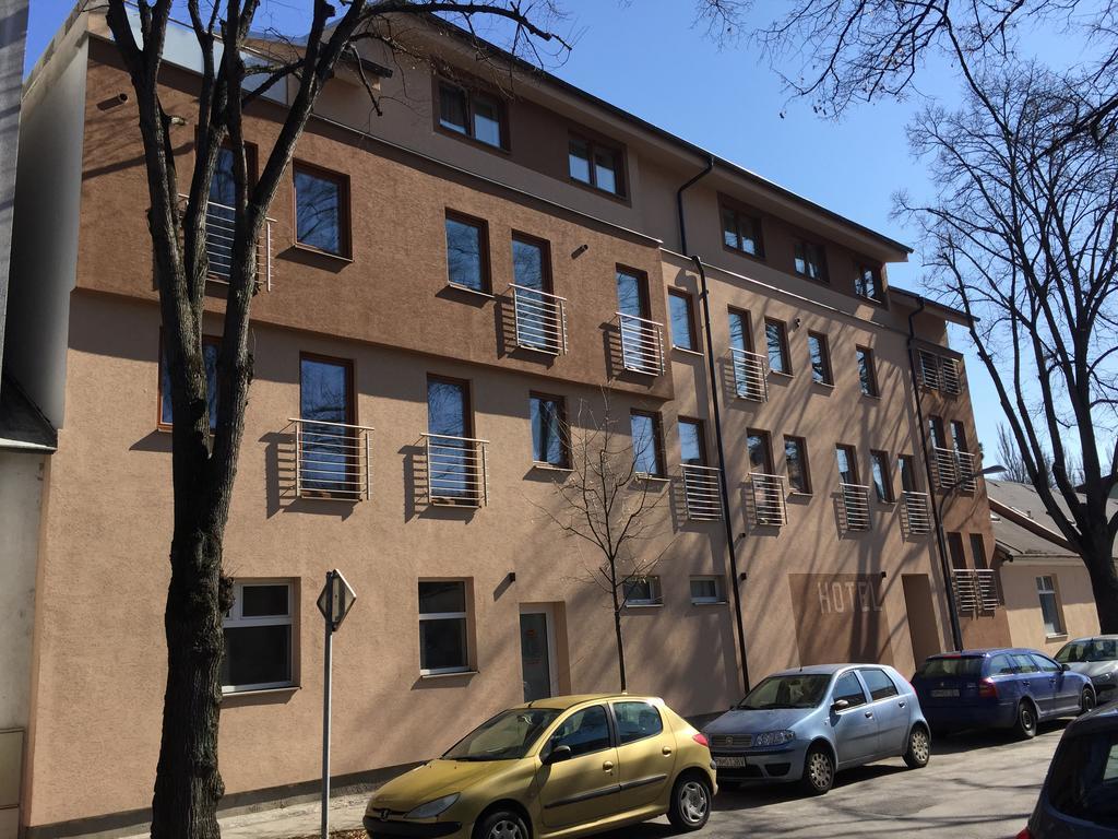 Garni Hotel Anne-Mary Piest'any Eksteriør bilde