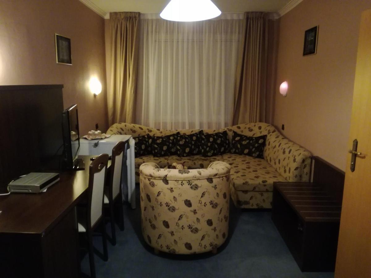 Garni Hotel Anne-Mary Piest'any Eksteriør bilde