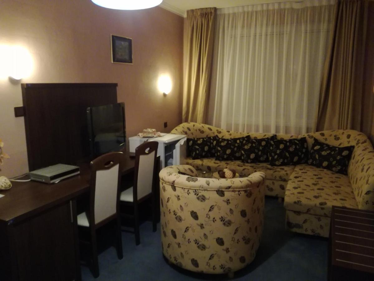Garni Hotel Anne-Mary Piest'any Eksteriør bilde
